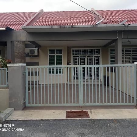 Maryam Homestay Jertih Exterior photo