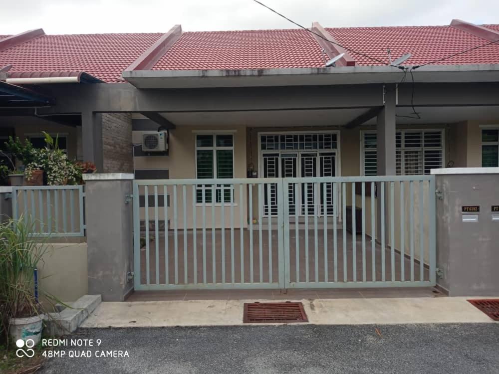 Maryam Homestay Jertih Exterior photo